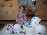 ./bilder/2011-01_Mia-Barbapapahaus_Mia-liest/100_3142_2011_01_Mia_und_ihr_Barbapapahaus.JPG